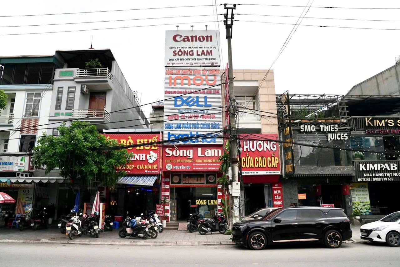 Hình ảnh cảnh sát khám xét trong vụ án bản quyền phần mềm đầu tiên trên cả nước - Ảnh 2