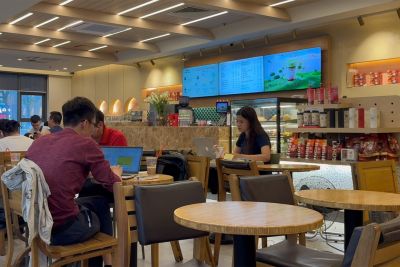 Phải trả tiền bản quyền để mở nhạc, chủ quán cà phê nói gì?