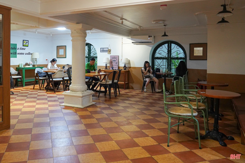 Chủ quán cà phê ở Hà Tĩnh loay hoay trước quy định trả tiền bản quyền âm nhạc - Ảnh 4